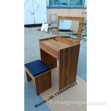 Commode en bois simple à la mode ou table de derss avec un tiroir